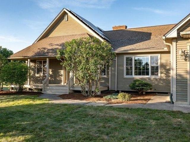 house with 4 bedroom, Easthampton MA ES104571628