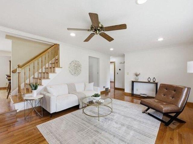 house with 4 bedroom, Easthampton MA ES104607799