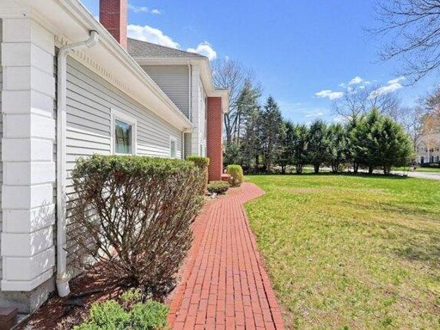 house with 4 bedroom, Easton MA ES105400689