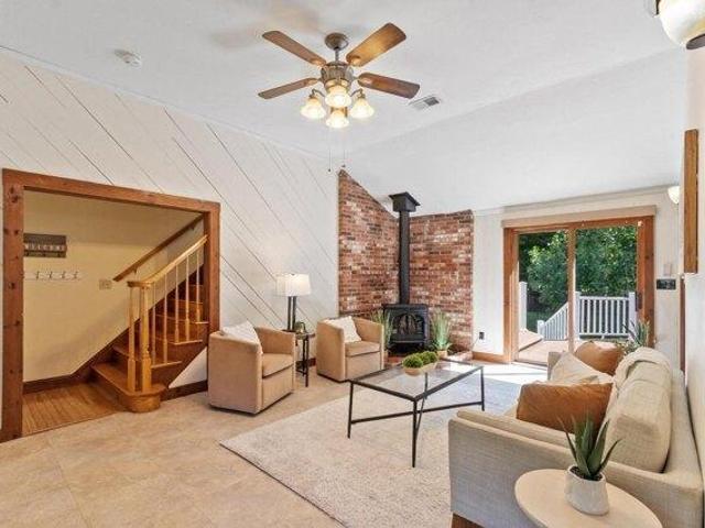 house with 4 bedroom, Easton MA ES105557564