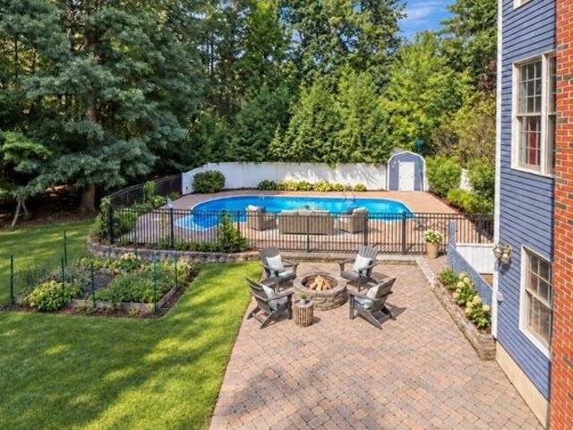 house with 4 bedroom, Easton MA ES105574730