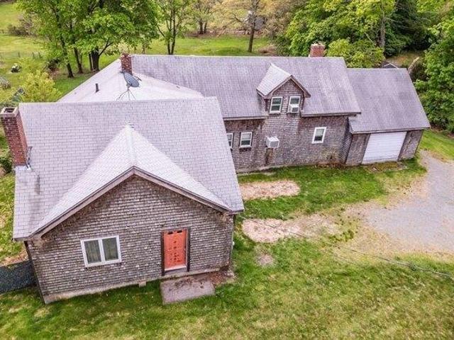 house with 4 bedroom, Easton MA ES105314792