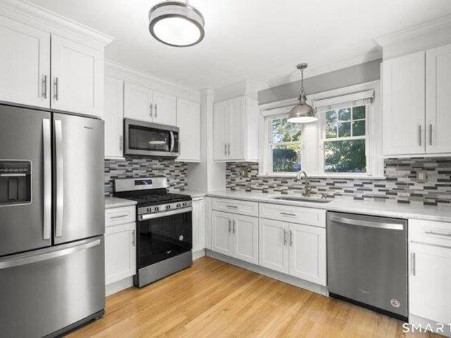 house with 4 bedroom, Fairfield CT ES105511600