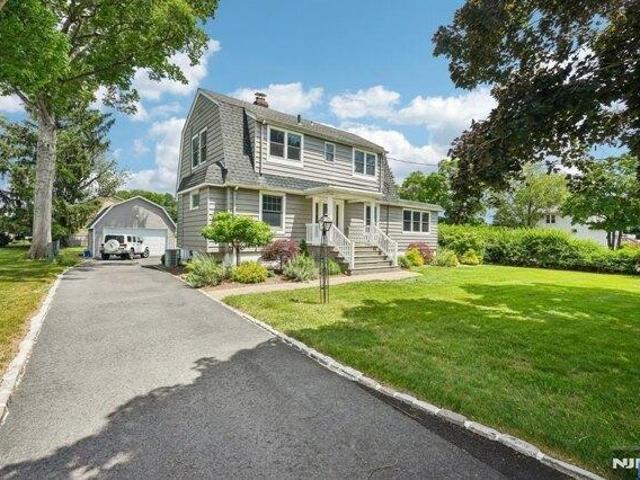 house with 4 bedroom, Fairfield NJ ES105414999