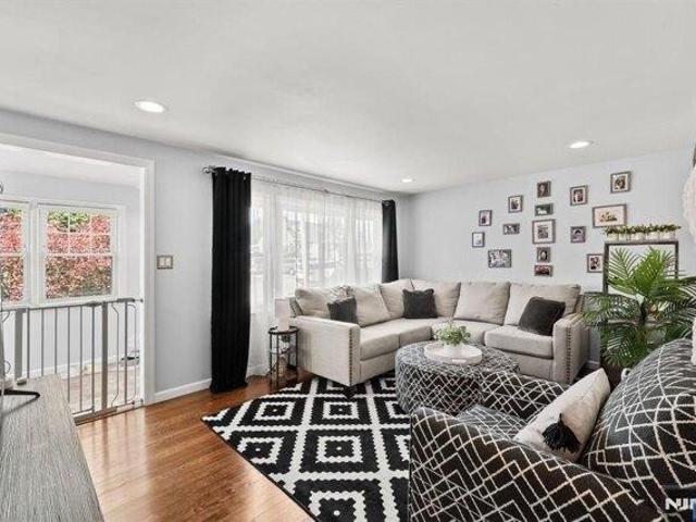 house with 4 bedroom, Fairfield NJ ES105439463