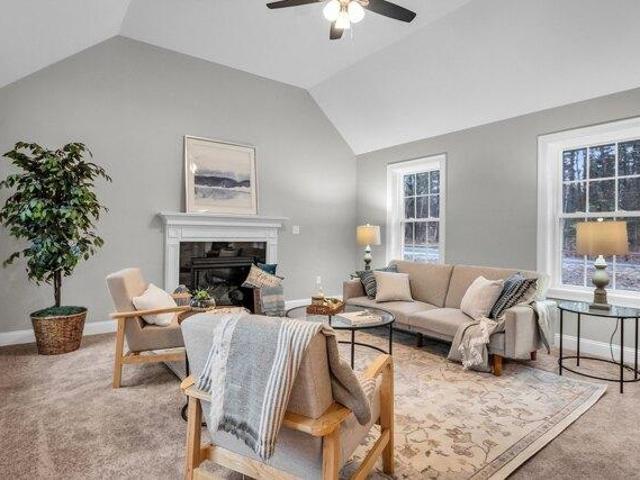 house with 4 bedroom, Fitchburg MA ES105533677