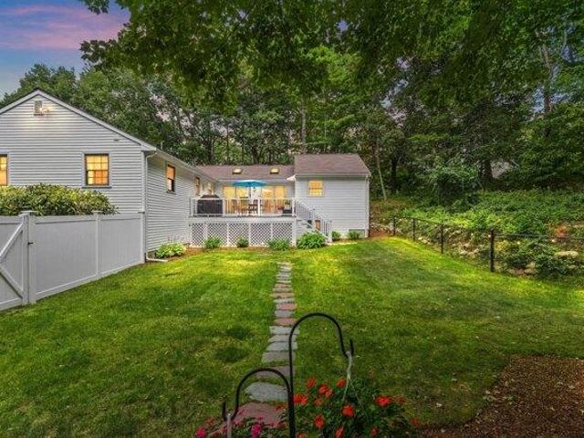 house with 4 bedroom, Foxboro MA ES105385042