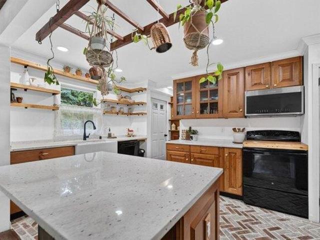 house with 4 bedroom, Foxboro MA ES105385798