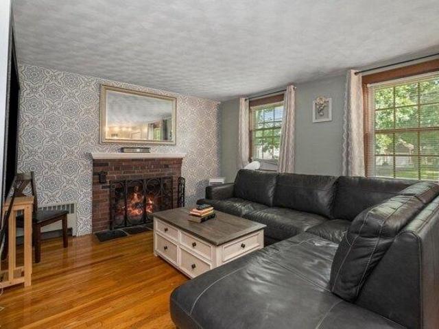 house with 4 bedroom, Foxboro MA ES105386639