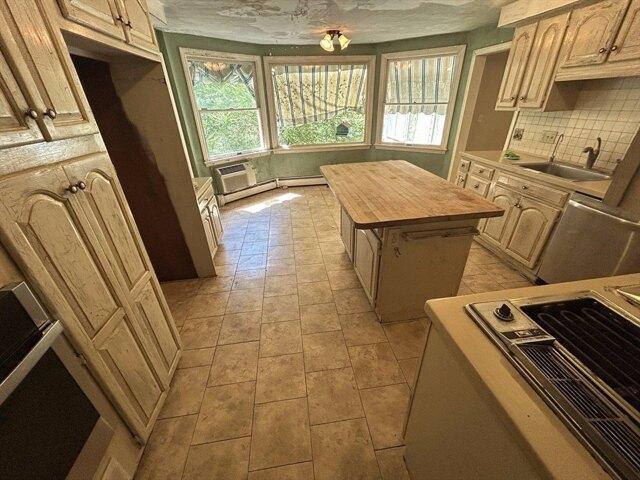 house with 4 bedroom, Foxboro MA ES105589394