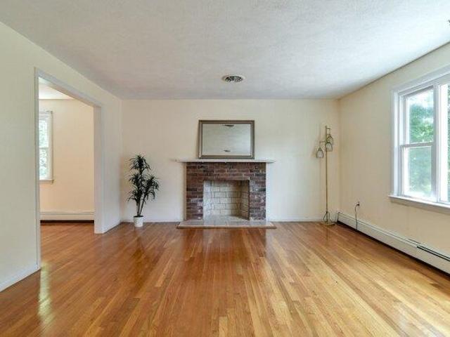 house with 4 bedroom, Framingham MA ES105418783