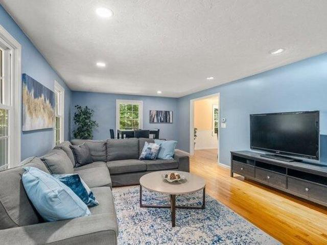house with 4 bedroom, Framingham MA ES105532514