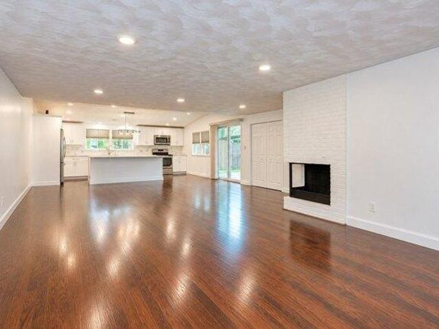 house with 4 bedroom, Framingham MA ES105551569