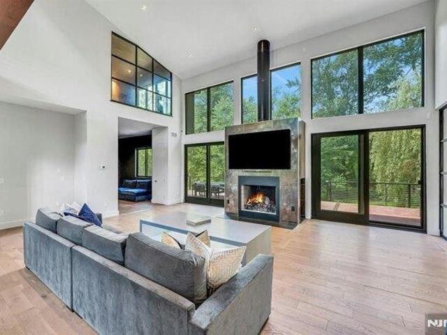 house with 4 bedroom, Franklin Lakes NJ ES105203572