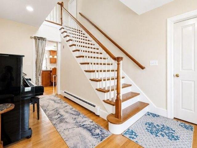 house with 4 bedroom, Franklin MA ES105511568
