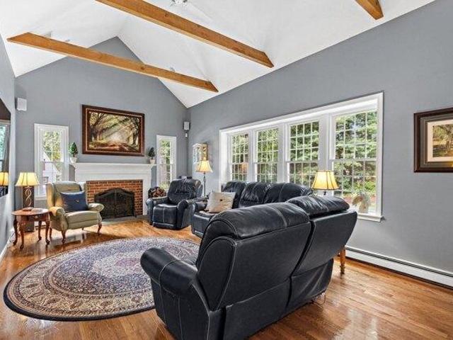 house with 4 bedroom, Franklin MA ES105535446