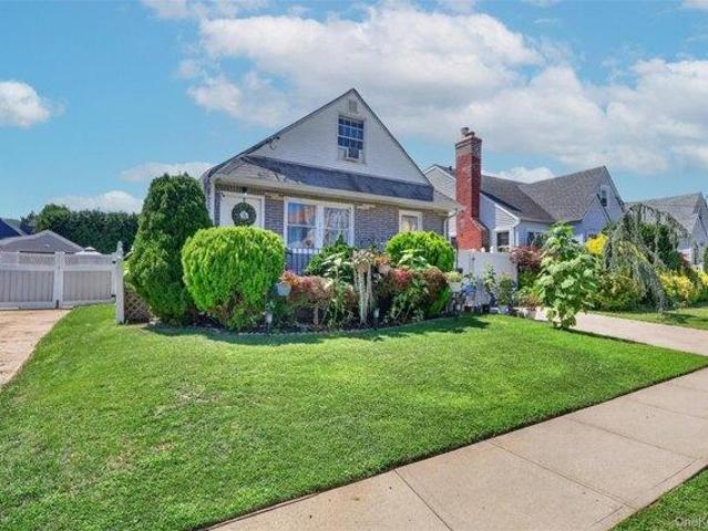 house with 4 bedroom, Franklin Square NY ES104922132