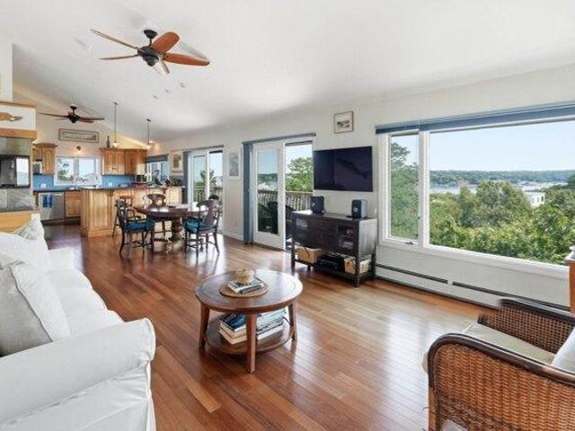 house with 4 bedroom, Gloucester MA ES105428122