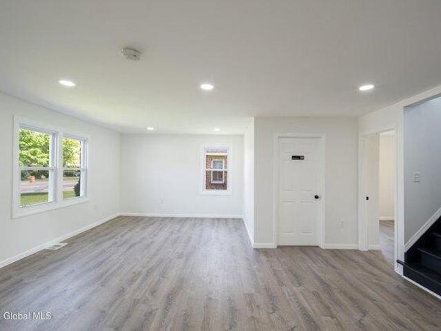 house with 4 bedroom, Glenville NY ES105293137