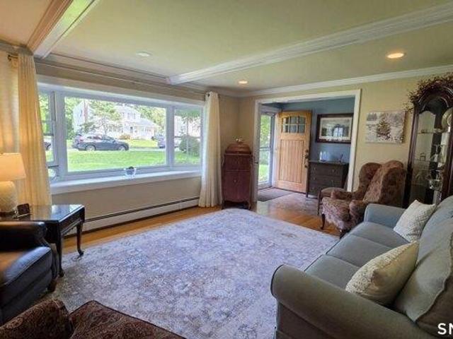 house with 4 bedroom, Groton CT ES105831281