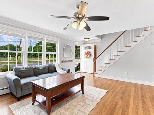 house with 4 bedroom, Groveland MA ES105557734