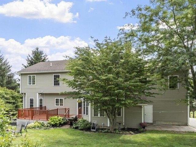 house with 4 bedroom, Groveland MA ES105574277