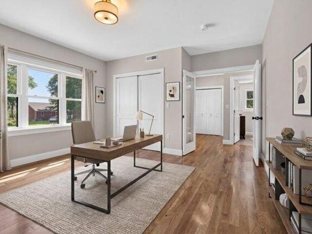 house with 4 bedroom, Groveland MA ES105578325