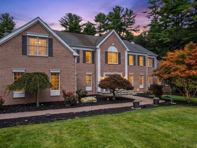 house with 4 bedroom, Grafton MA ES104188747