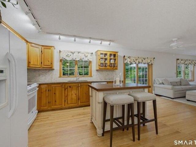 house with 4 bedroom, Granby CT ES105256938