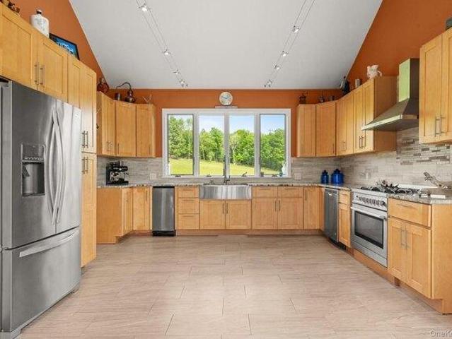 house with 4 bedroom, Greenfield Park NY ES105292582