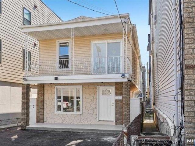 house with 4 bedroom, Guttenberg NJ ES105591175