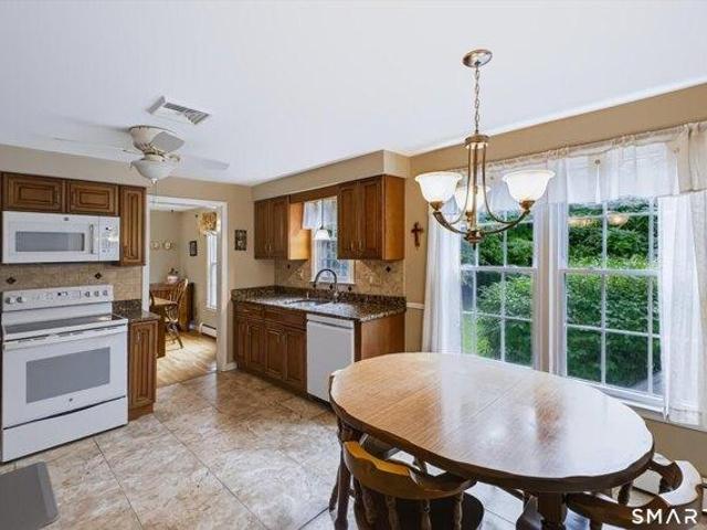 house with 4 bedroom, Hamden CT ES105678312