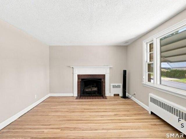 house with 4 bedroom, Hartford CT ES105475422