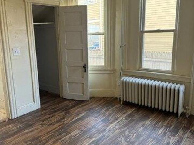 house with 4 bedroom, Hartford CT ES105612927