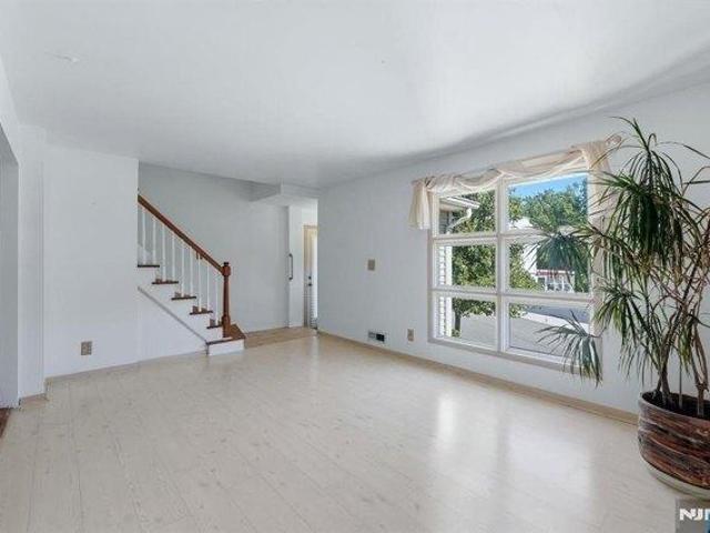 house with 4 bedroom, Hasbrouck Heights NJ ES105610234