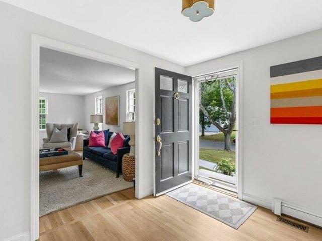 house with 4 bedroom, Hingham MA ES105648495