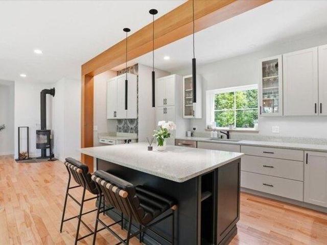 house with 4 bedroom, Hingham MA ES105753070