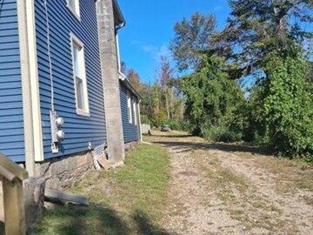 house with 4 bedroom, Hinsdale MA ES104514121