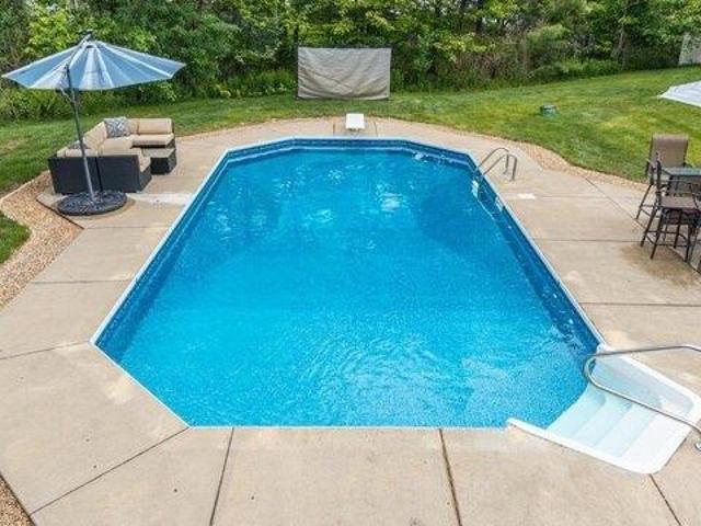 house with 4 bedroom, Hooksett NH ES104237560