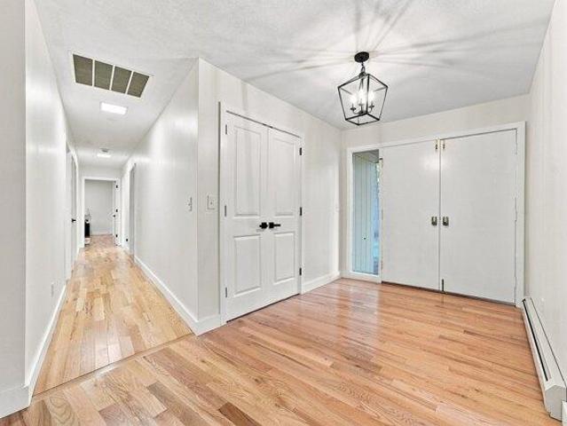 house with 4 bedroom, Holyoke MA ES105475668