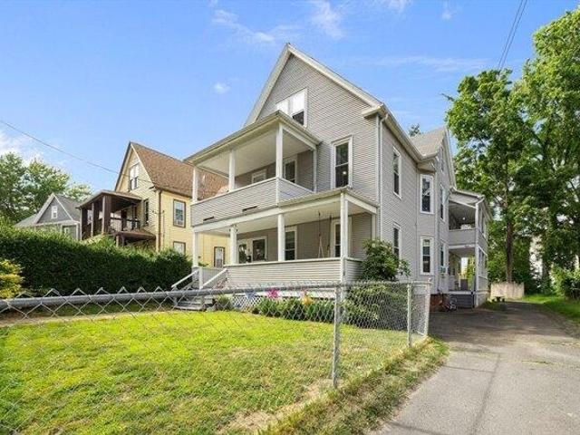 house with 4 bedroom, Holyoke MA ES105478583