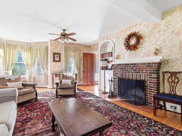 house with 4 bedroom, Holbrook MA ES106156245
