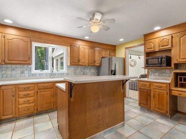 house with 4 bedroom, Holden MA ES105292620