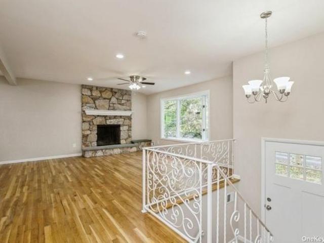 house with 4 bedroom, Huntington NY ES72692085