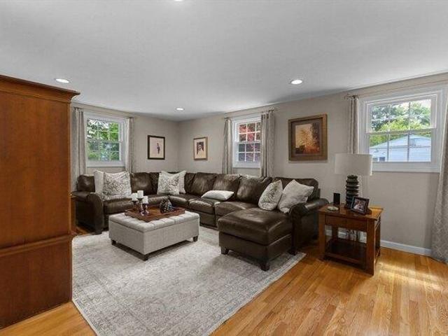 house with 4 bedroom, Hudson MA ES105426112