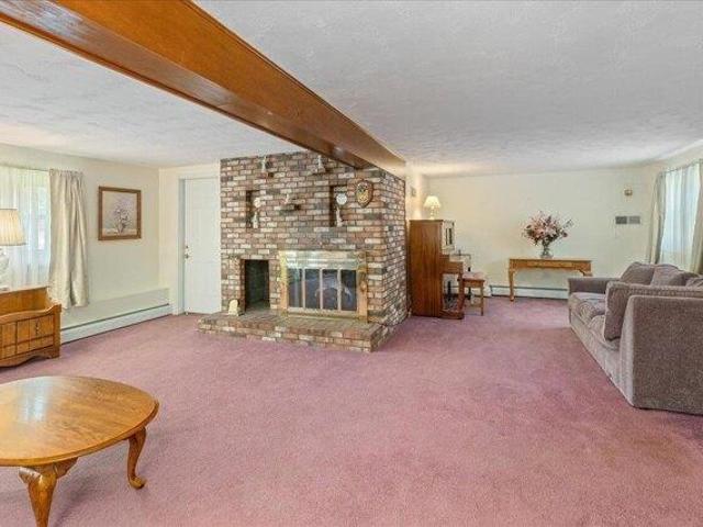 house with 4 bedroom, Hudson NH ES104513625