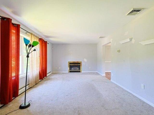 house with 4 bedroom, Lagrangeville NY ES105292636