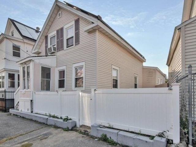 house with 4 bedroom, Lawrence MA ES105425591