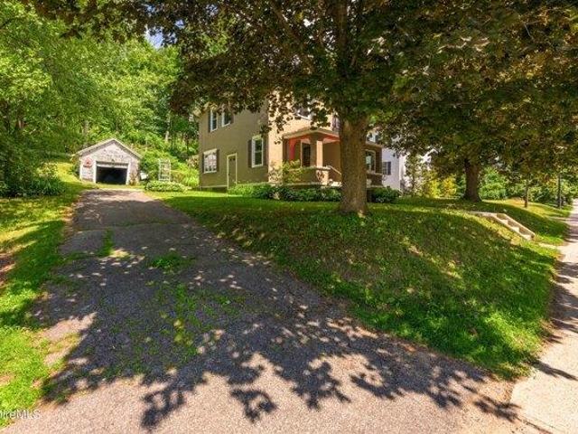house with 4 bedroom, Lee MA ES105443258