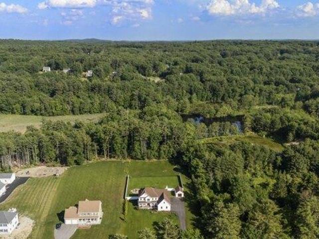 house with 4 bedroom, Londonderry NH ES104542616
